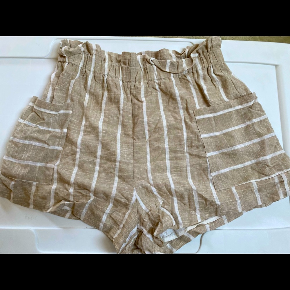 MAVEN Flow Shorts Beige/White